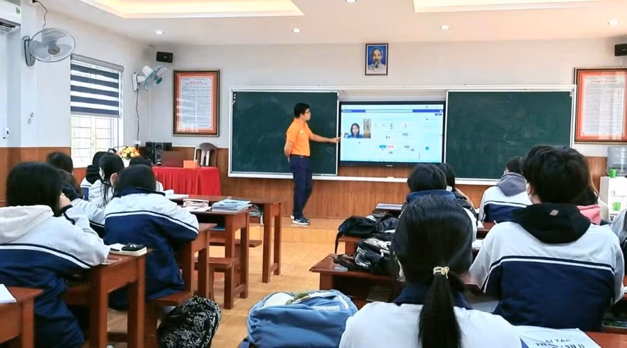 Giờ học của thầy và trò trường THPT Thanh Sơn, tỉnh Phú Thọ.