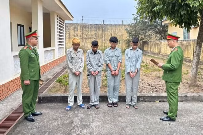4 đối tượng lứa tuổi vị thành niên gồm: Bùi Văn Định (SN 2010), Nguyễn Việt Hà (SN 2009), Nguyễn Văn Thịnh (SN 2007), Nguyễn Văn Công (SN 2009) gây ra án mạng bị khởi tố, bắt tạm giam tháng 1/2025 (ảnh: Công an tỉnh Phú Thọ).