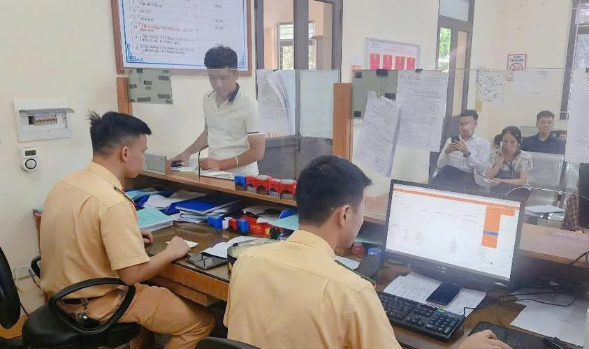Từ ngày 1/07/2025, Công an tỉnh Phú Thọ sẽ tiếp tục thực hiện việc tiếp nhận thủ tục hồ sơ đăng ký xe cho công dân (ảnh CAT Phú Thọ).