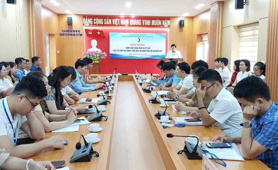 Khai mạc chấm chung khảo và xét giải Cuộc thi Sáng tạo thanh, thiếu niên, nhi đồng tỉnh Phú Thọ năm 2025. 1-7535.jpg