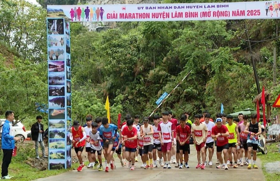 150 vận động viên tham gia Giải Marathon huyện Lâm Bình mở rộng năm 2025.