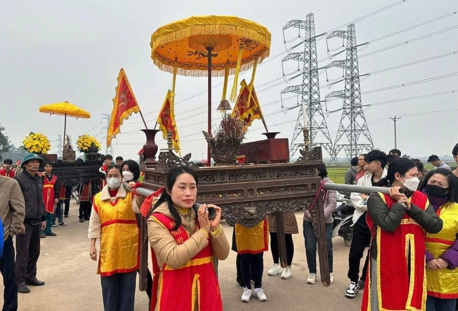 Lễ rước nhang án, sắc phong, phết khai hội Phết Hiền Quan.