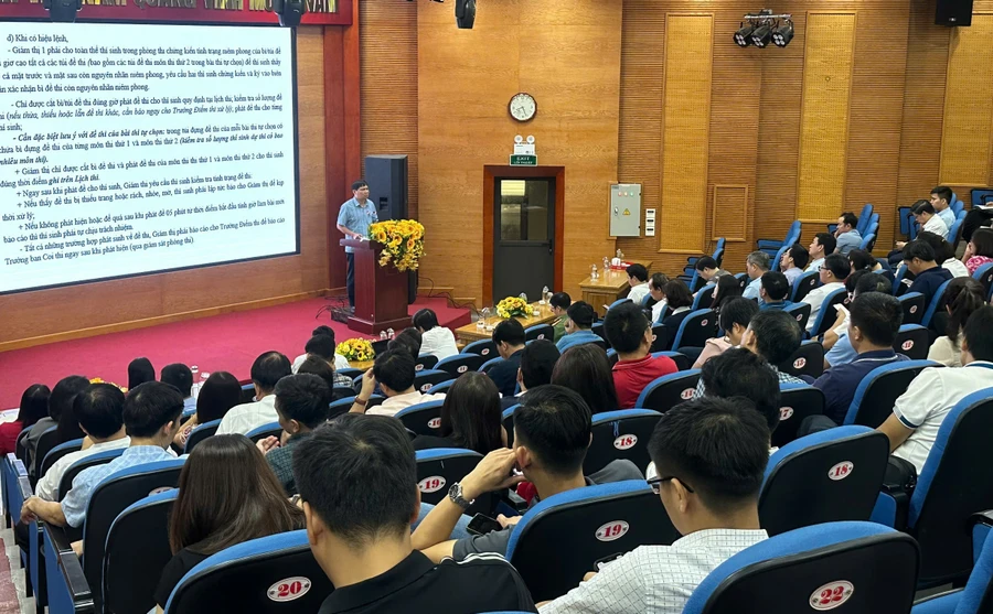 Quang cảnh buổi tập huấn nghiệp vụ thanh tra, kiểm tra, quy chế thi Kỳ thi tốt nghiệp THPT năm 2025 ở Phú Thọ.