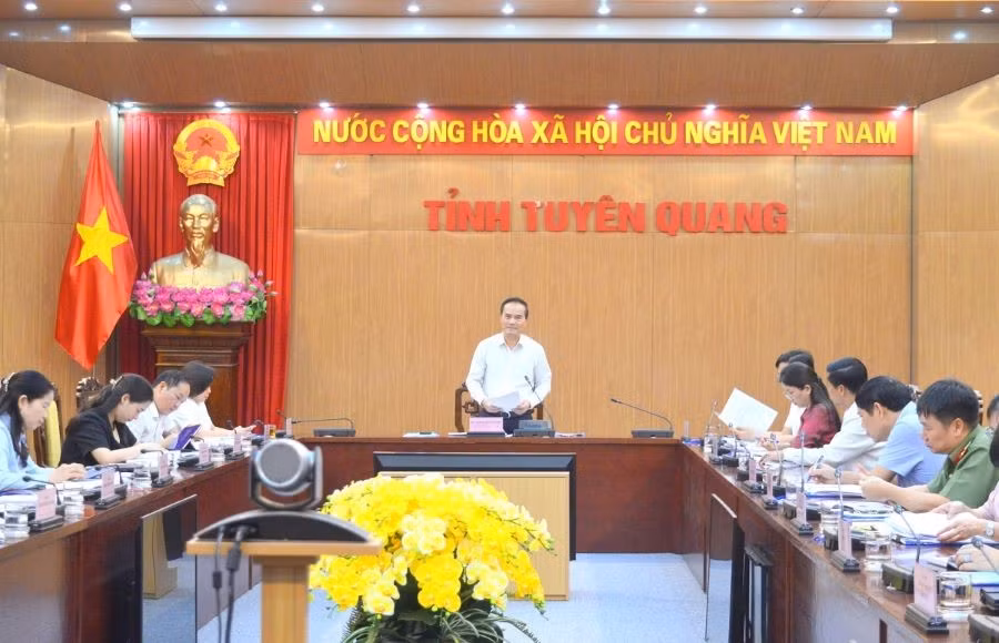 Ông Hoàng Việt Phương, Phó Chủ tịch UBND tỉnh Tuyên Quang, Trưởng Ban chỉ đạo cấp tỉnh Kỳ thi tốt nghiệp THPT năm 2025 phát biểu.