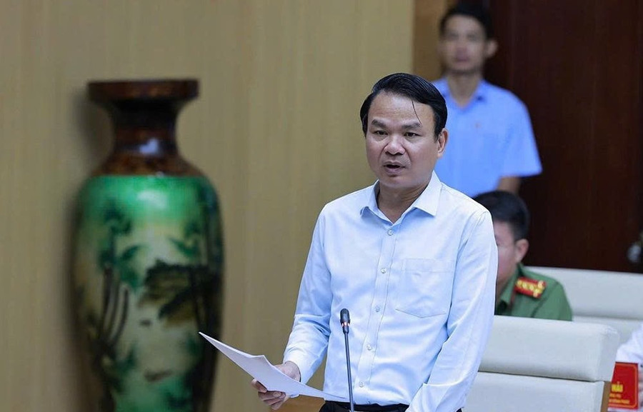 Ông Đặng Xuân Phong, Bí thư Tỉnh ủy, Trưởng Đoàn ĐBQH tỉnh Vĩnh Phúc báo cáo tại buổi làm việc. 2.jpg