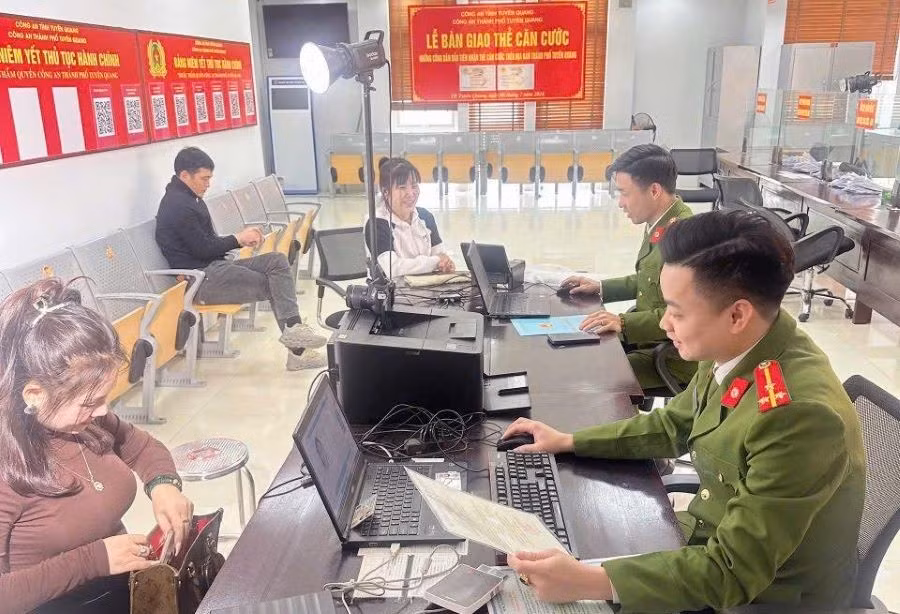 Công an tỉnh Tuyên Quang sẽ cấp Căn cước và tài khoản định danh điện tử xuyên Tết Nguyên đán.