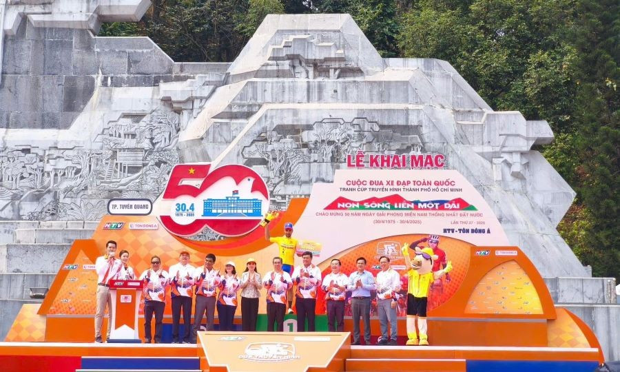 Với chủ đề "Non sông liền một dải", cuộc đua xe đạp toàn quốc tranh Cúp truyền hình TP Hồ Chí Minh lần thứ 37 năm 2025 bắt đầu khởi tranh từ tỉnh Tuyên Quang.