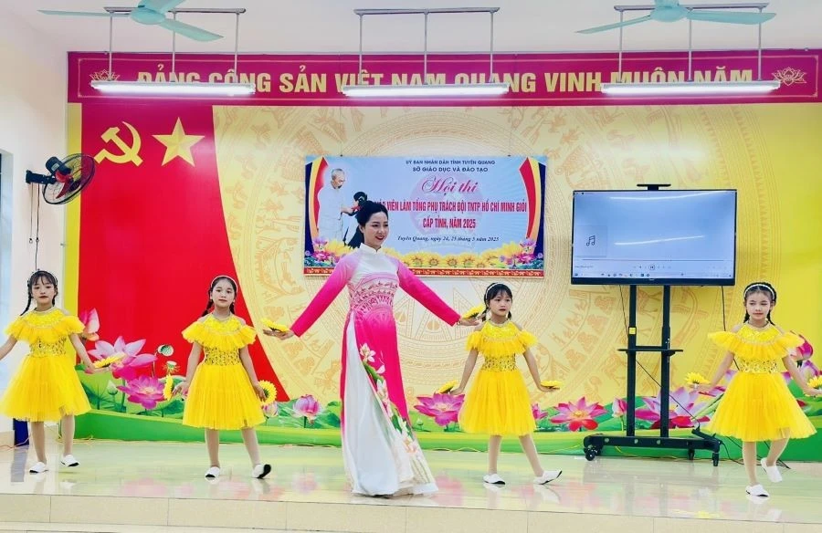 Hội thi có 46 thầy, cô giáo tiêu biểu, xuất sắc đại diện cho hơn 200 giáo viên Tổng phụ trách Đội đến từ các trường tiểu học và trung học cơ sở trên toàn tỉnh Tuyên Quang tham gia.