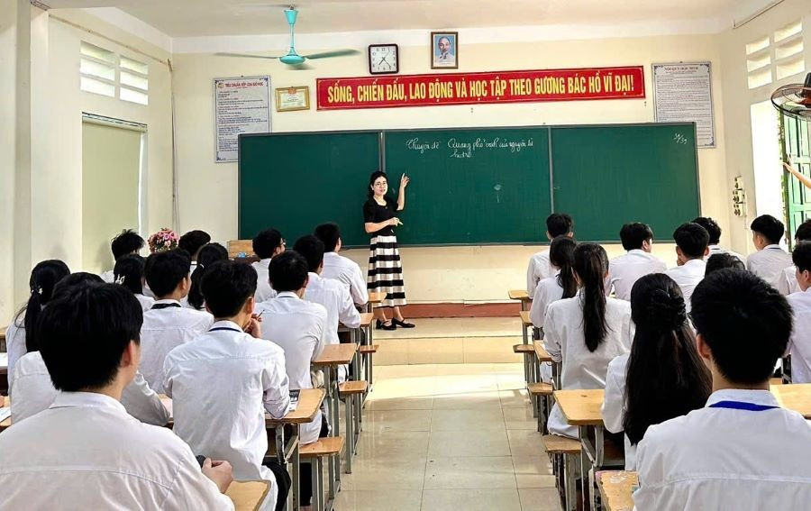 Giờ ôn tập môn Vật Lí của cô và trò Trường THPT Yển Khê. anh-1-gio-on-tap-mon-vat-ly.jpg