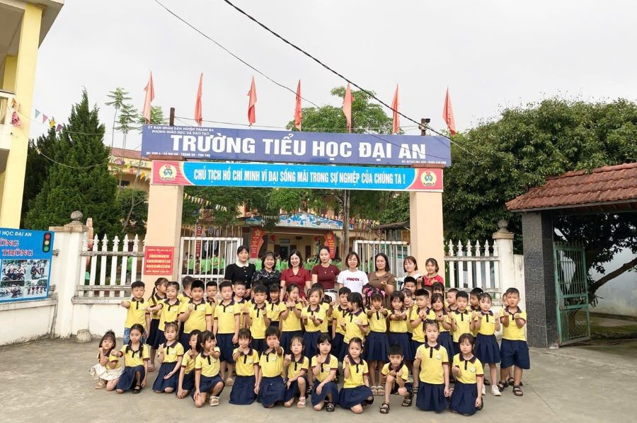 Trường Mầm non Đại An tổ chức hoạt động ngoại khóa cho trẻ 5 tuổi thăm quan trường Tiểu học Đại An. z6660632264704-171944c5245bc255961cd980f3494146.jpg