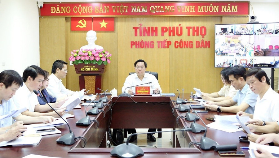 Ông Trần Duy Đông, Chủ tịch UBND tỉnh Phú Thọ chủ trì buổi tiếp công dân.