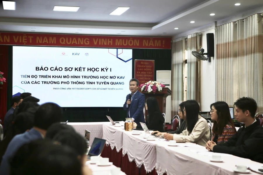 Sở GD&ĐT tỉnh Tuyên Quang phối hợp với Tổ chức The Vietnam Foundation sơ kết triển khai Chương trình dạy và học Toán trên Trường học mở Khan Academy Vietnam (KAV).