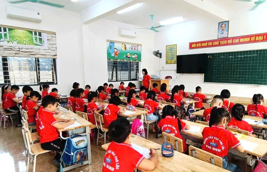Lớp học trường Tiểu học Phú Lộc khang trang, đáp ứng nhu cầu dạy và học. 1.jpg