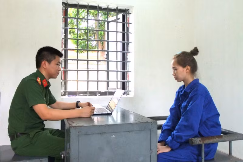 Bị can Hà Thị Lai Hạ tại cơ quan công an.