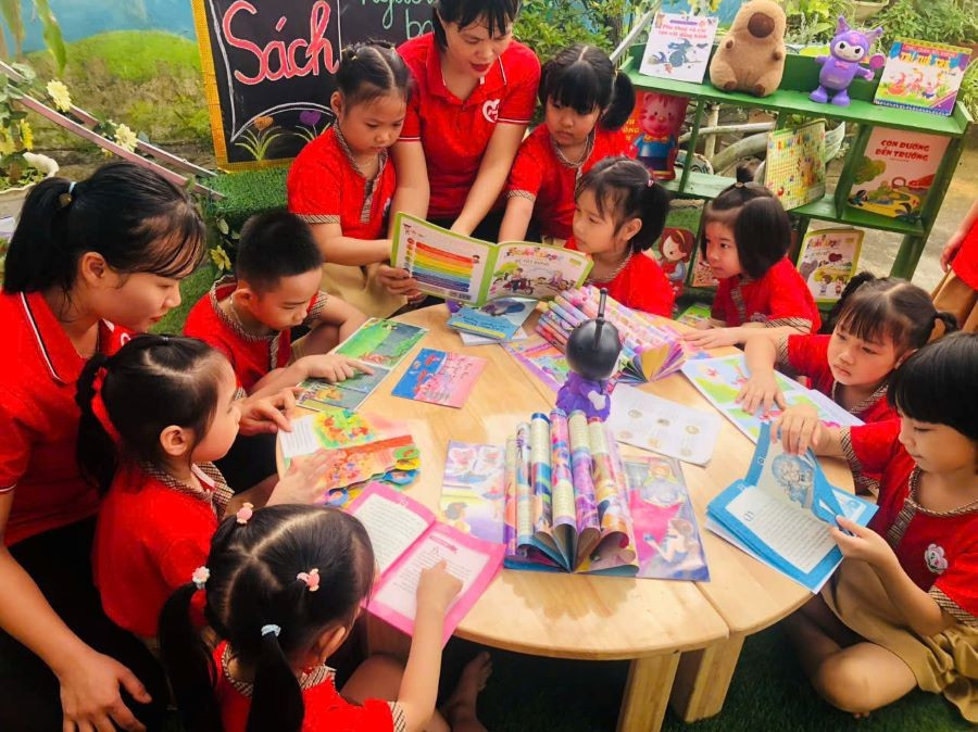 Các bé trường Mầm non Phú Hộ 2 hưởng ứng Ngày Sách và Văn hóa đọc Việt Nam. 7-mn-phu-ho-2.jpg