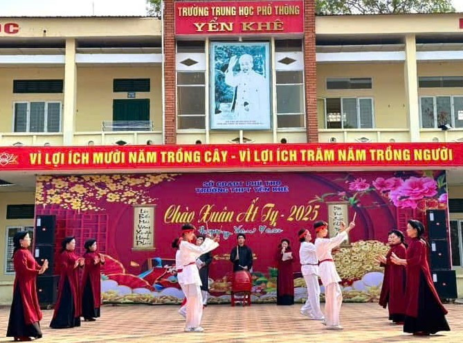 Trường THPT Yển Khê giao lưu Câu lạc bộ hát Xoan huyện Thanh Ba. anh-5-giao-luu-cau-lac-bo-hat-xoan-huyen-thanh-ba.jpg