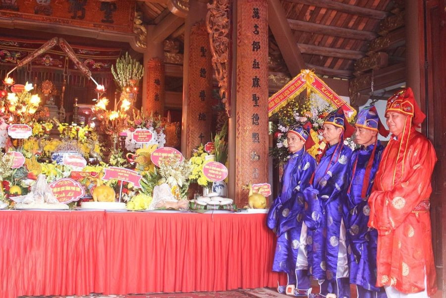 Để tưởng nhớ công đức Hoàng tử Lang Liêu - Hùng Chiêu Vương, mùng 10/4 âm lịch hằng năm, chính quyền và Nhân dân địa phương đã tổ chức lễ dâng hương tại đình Dữu Lâu.