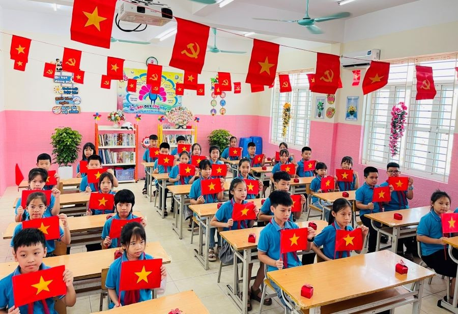 Các em học sinh Trường Tiểu học Cao Xá vui tươi ngày tựu trường. z6952371517981-41d8e669285de0378a8f43eb5faed406.jpg