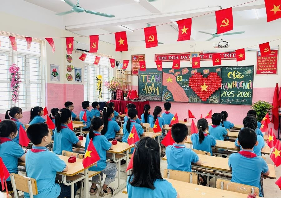Lớp học trường Tiểu học Cao Xá "Sáng - Xanh - Sạch - Đẹp" sẵn sàng chào đón các em học sinh bước vào năm học mới 2025 - 2026.
