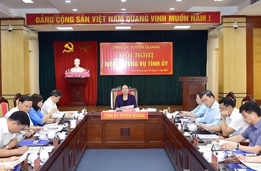 Quang cảnh Hội nghị Ban thường vụ Tỉnh ủy Tuyên Quang ngày 16/4/2025.