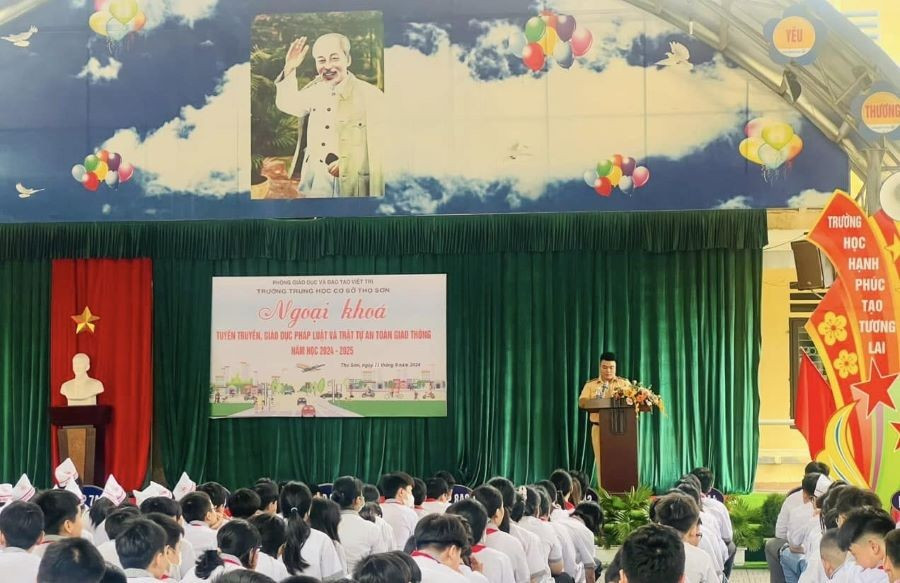 Trường THCS Thọ Sơn (TP Việt Trì) tổ chức hoạt động ngoại khóa cho học sinh với chủ đề "Tuyên truyền giáo dục pháp luật và trật tự an toàn giao thông".