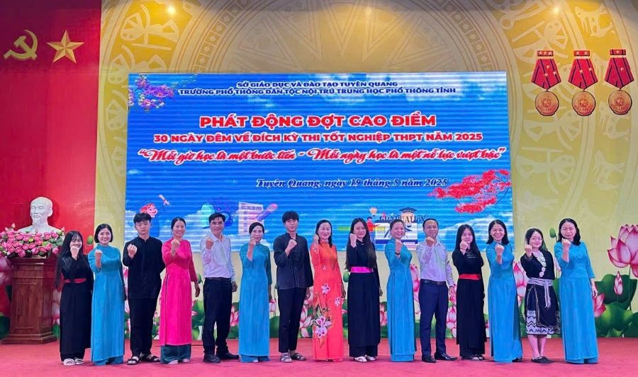 Trường Phổ thông Dân tộc Nội trú THPT tỉnh Tuyên Quang phát động đợt cao điểm 30 ngày đêm về đích kỳ thi Tốt nghiệp THPT năm 2025 498940770-1693546751522484-3063558327944368558-n.jpg
