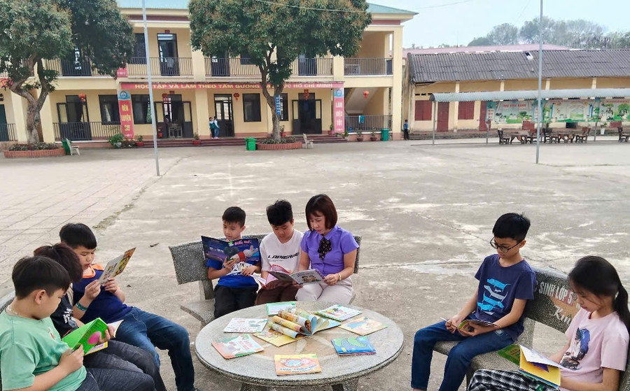 Cô và trò trường Tiểu học Khải Xuân hưởng ứng Ngày Sách và Văn hóa đọc Việt Nam năm 2025. 2025-04-23-06-57-481.jpg