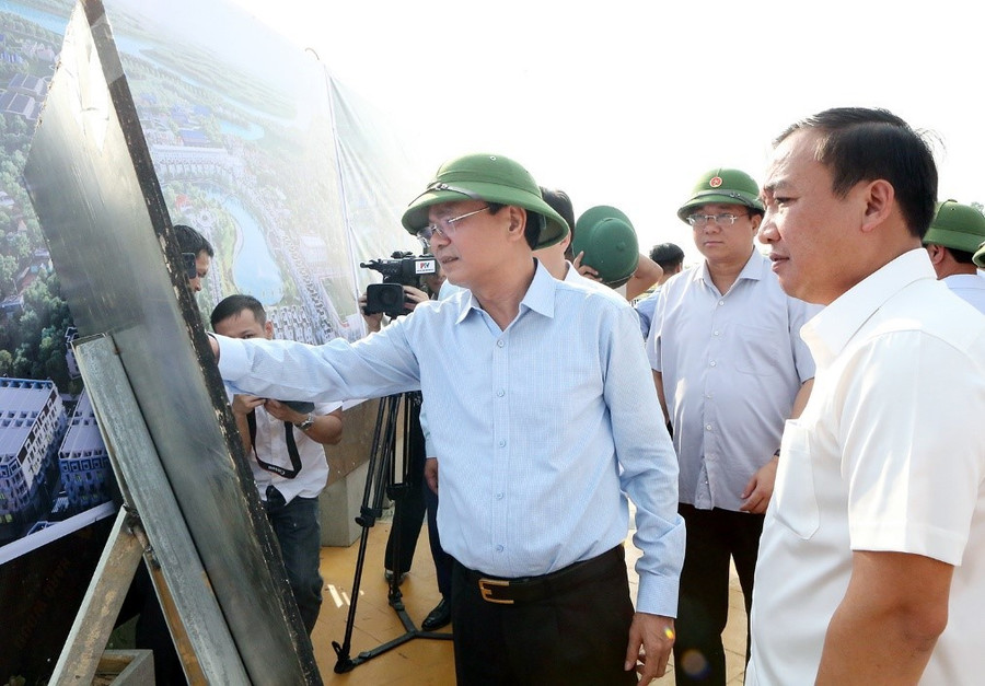 Đoàn công tác Thường trực Tỉnh ủy Phú Thọ kiểm tra dự án Khu đô thị và Tổ hợp văn hóa, thể thao tại xã Cẩm Khê.