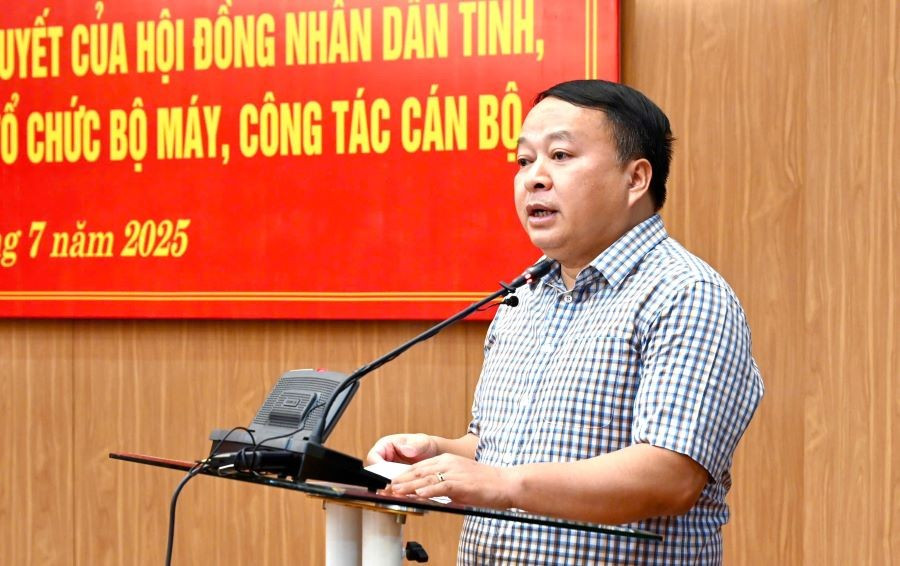 Ông Phan Huy Ngọc - Chủ tịch UBND tỉnh Tuyên Quang phát biểu tại hội nghị. tq1.jpg