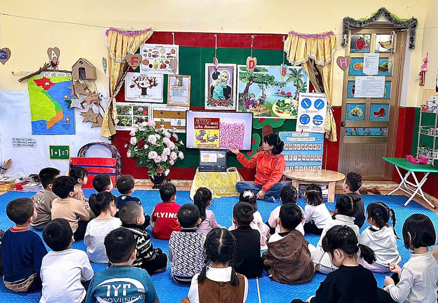 Giờ học của trẻ trường Mầm non Hoa Mai, TP Tuyên Quang.