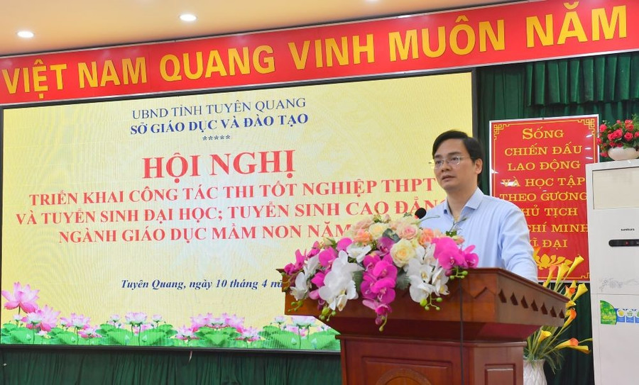 Ông Vũ Đình Hưng - Giám đốc Sở GD&ĐT tỉnh Tuyên Quang phát biểu.