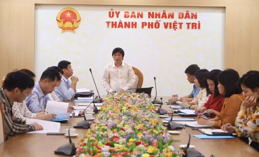 Ông Đỗ Thanh - Phó Giám đốc Sở GD&ĐT tỉnh Phú Thọ, Trưởng đoàn kiểm tra đánh giá cao sự chủ động của Phòng GD&ĐT Việt Trì trong công tác tuyên truyền thực hiện Thông tư số 29.