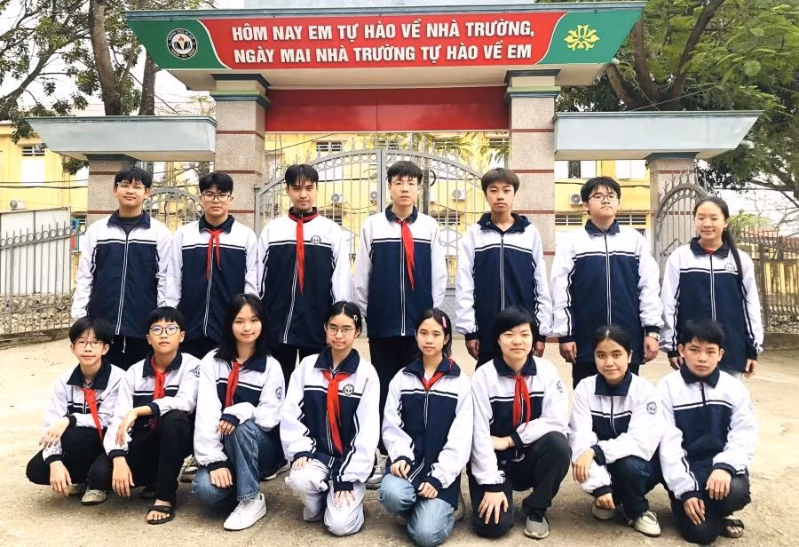 15 học sinh xuất sắc của trường THCS Vũ Duệ (huyện Lâm Thao) được chọn tham gia kì thi Olympic Tiếng Anh trên Internet cấp Quốc gia.