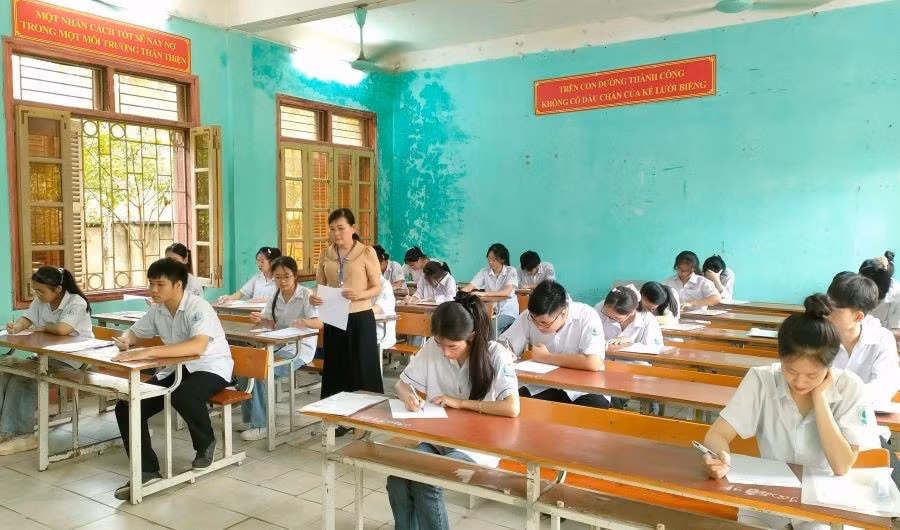 Sáng 26/6, hơn 10.000 thí sinh ở Tuyên Quang đã hoàn thành bài thi đầu tiên với môn Ngữ văn tại Kỳ thi tốt nghiệp THPT năm 2025.