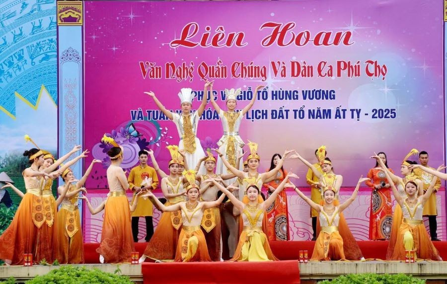 Liên hoan được tổ chức từ ngày 2/4/2025 đến ngày 6/4/2025 (tức ngày mùng 5/3 đến ngày 9/3 Âm lịch) tại Sân khấu Trung tâm Lễ hội - Khu Di tích lịch sử Đền Hùng.