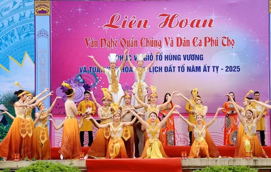Liên hoan được tổ chức từ ngày 2/4/2025 đến ngày 6/4/2025 (tức ngày mùng 5/3 đến ngày 9/3 Âm lịch) tại Sân khấu Trung tâm Lễ hội - Khu Di tích lịch sử Đền Hùng.