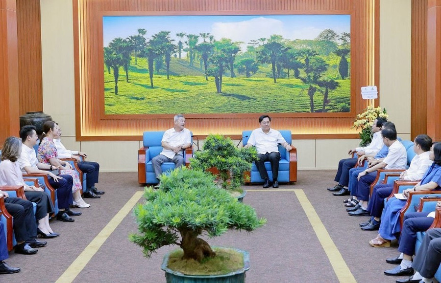 Quang cảnh buổi làm việc. 1-5753.jpg