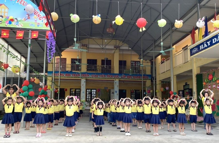 Trường mầm non Đại An tập trung các nguồn lực cải tạo khuôn viên xây dựng mô hình có điểm nhấn “Lớp học an toàn, xanh, sạch, cô sáng tạo, trẻ tự tin”. 1.jpg