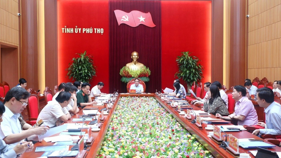 Quang cảnh Hội nghị họp Ban Chỉ đạo thực hiện sắp xếp, tổ chức lại đơn vị hành chính các cấp tỉnh Phú Thọ ngày 17/4/2025.