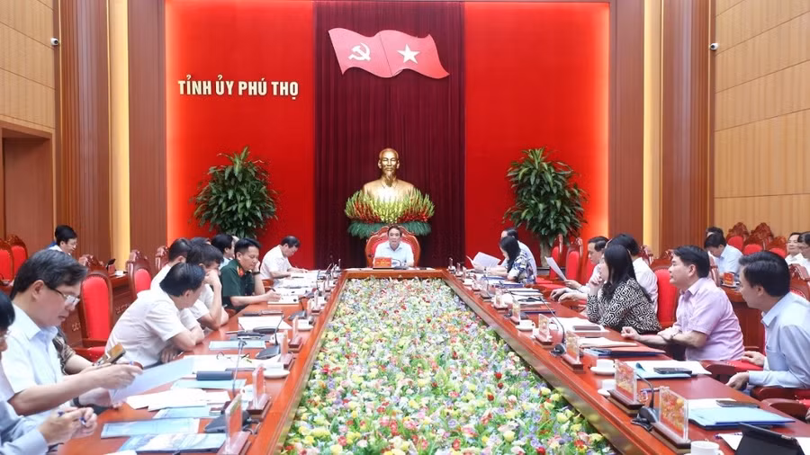 Quang cảnh Hội nghị họp Ban Chỉ đạo thực hiện sắp xếp, tổ chức lại đơn vị hành chính các cấp tỉnh Phú Thọ ngày 17/4/2025.