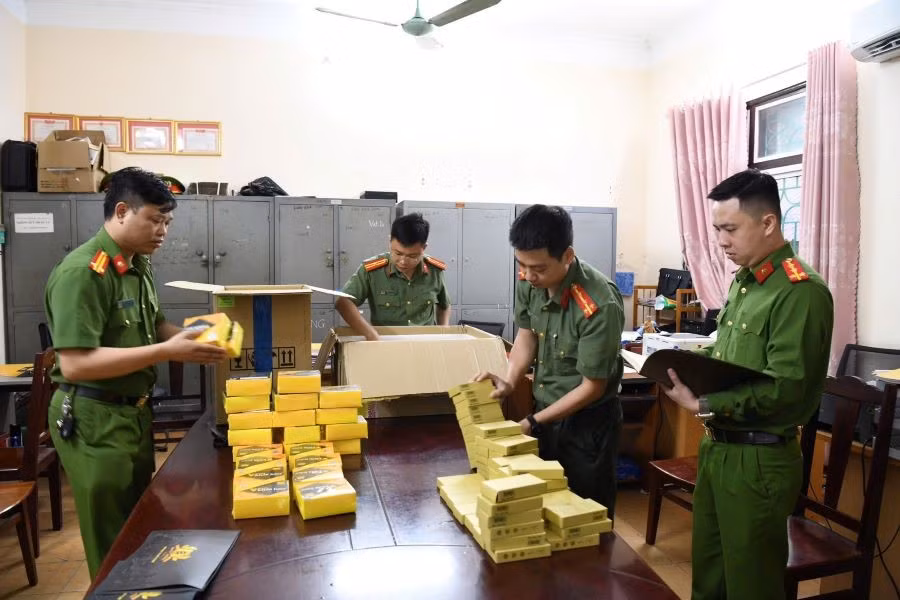 Các sản phẩm của Công ty TNHH thương mại đầu tư Bitney Việt Nam bị lực lượng công an thu giữ (ảnh Công an tỉnh Phú Thọ).