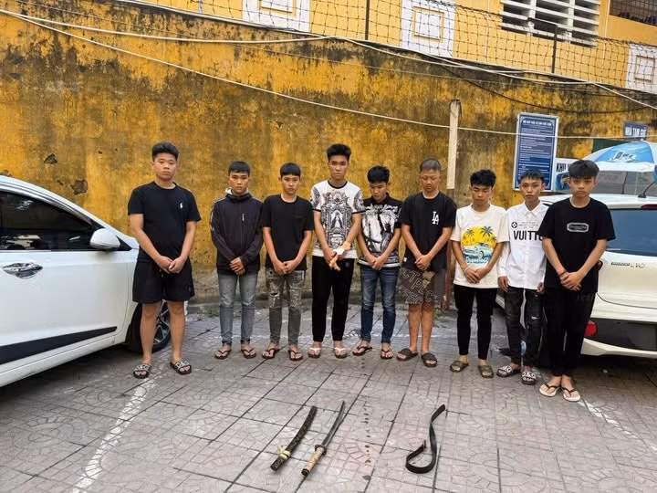 Nhóm đối tượng thanh, thiếu niên có dấu hiệu gây rối an ninh trật tự (ảnh Công an Phường Vĩnh Phúc).