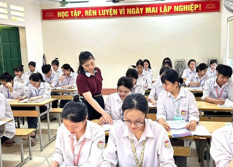 Giờ ôn tập môn Ngữ văn của cô và trò Trường THPT Yển Khê.