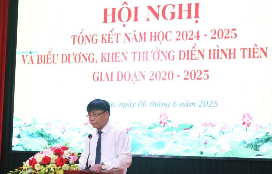 Ông Lê Văn Phượng - Giám đốc Sở GD&ĐT tỉnh Phú Thọ phát biểu. z6677424647284-add06c2d00f7c7ff3f0331bc415166fd.jpg