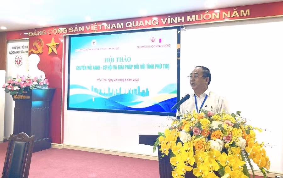 TS Đỗ Khắc Thanh - Hiệu trưởng trường Đại học Hùng Vương phát biểu tại hội thảo.