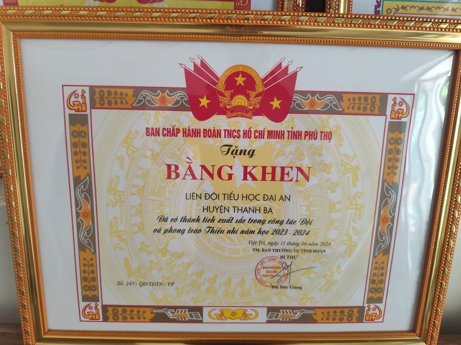 Liên đội trường Tiểu học Đại An được tặng Bằng khen. 472395692-122173409042258827-3876037508863296262-n.jpg