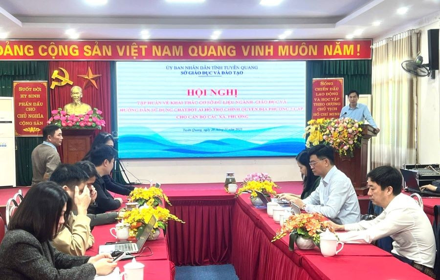 Hội nghị tổ chức theo hình thức trực tiếp và trực tuyến đến 124 điểm cầu cơ sở (ảnh: Sở GD&ĐT Tuyên Quang).