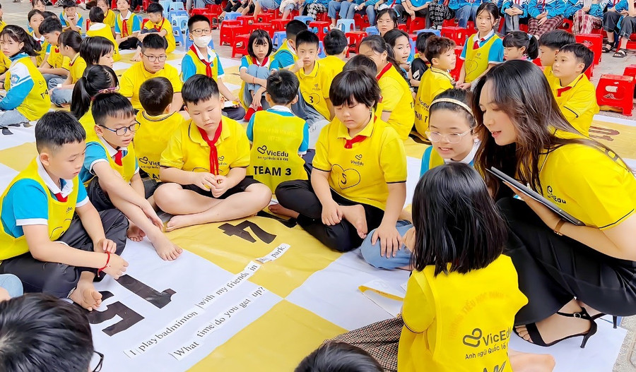 Trường Tiểu học Đinh Tiên Hoàng (phường Nông Trang, tỉnh Phú Thọ) tổ chức chương trình ngoại khóa Tiếng Anh cho học sinh.