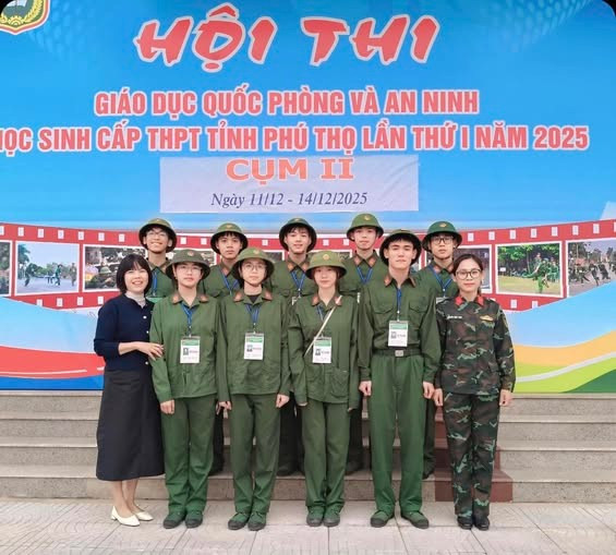 Học sinh Trường THPT Nguyễn Thái Học tham dự hội thi. nguyen-thai-hoc.jpg