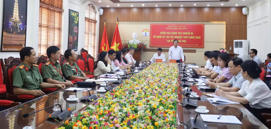 Quang cảnh buổi làm việc.